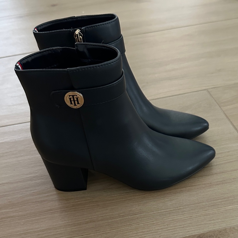 Tommy Hilfiger Leather Ankle Boots size 7